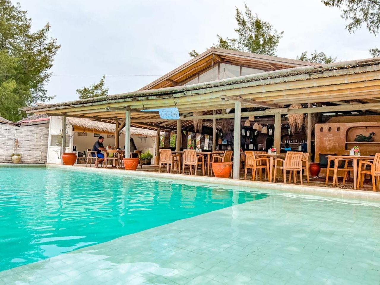 Bungalow Cafe Gili Beachfront Gili Meno Extérieur photo