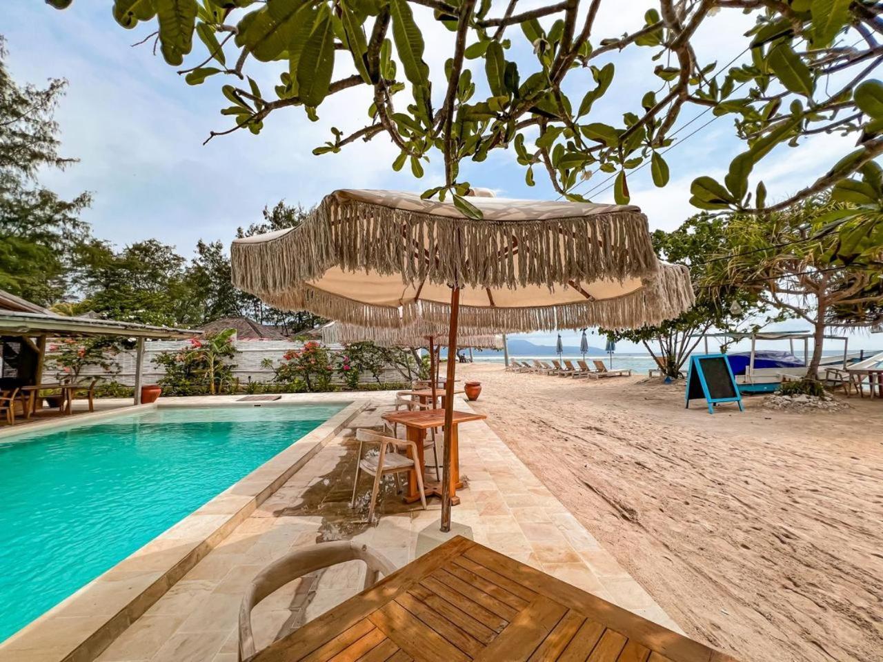 Bungalow Cafe Gili Beachfront Gili Meno Extérieur photo